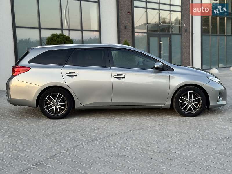 Универсал Toyota Auris 2014 в Тернополе