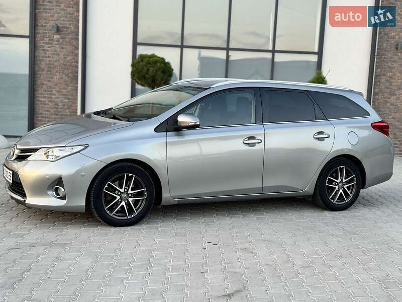 Универсал Toyota Auris 2014 в Тернополе