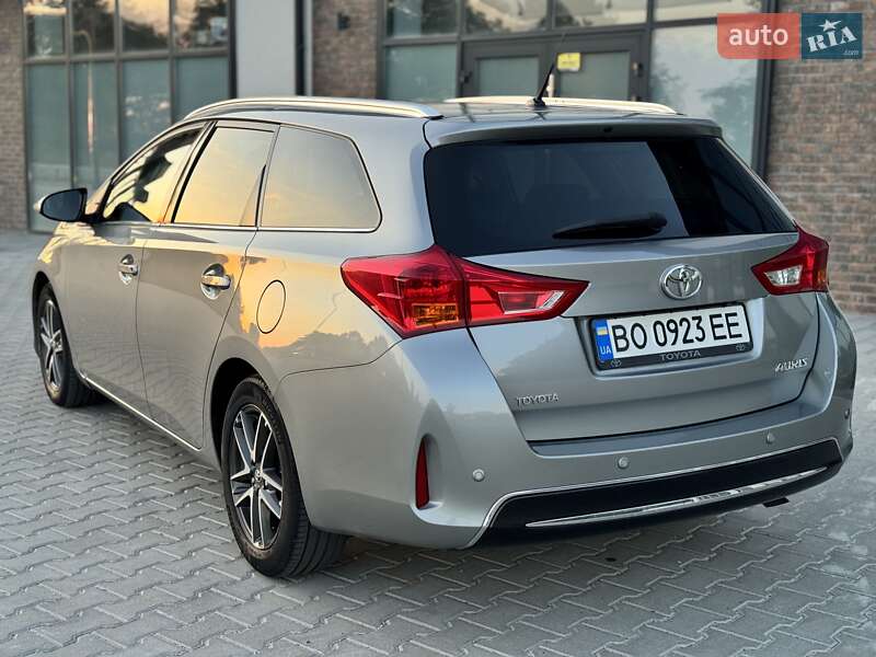 Универсал Toyota Auris 2014 в Тернополе
