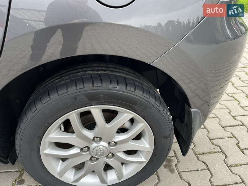 Хэтчбек Toyota Auris 2008 в Черновцах