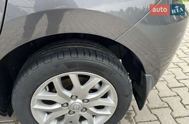 Хэтчбек Toyota Auris 2008 в 