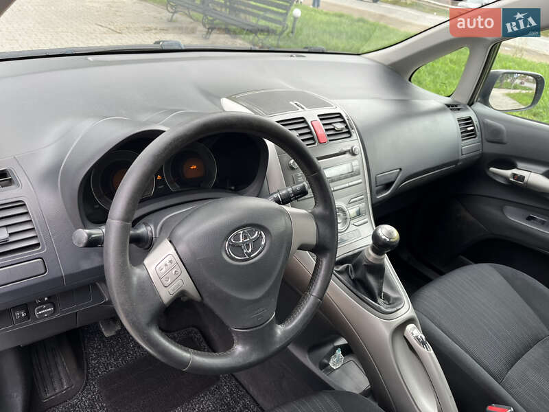 Хэтчбек Toyota Auris 2008 в Черновцах
