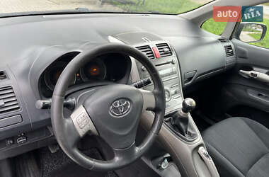 Хэтчбек Toyota Auris 2008 в 