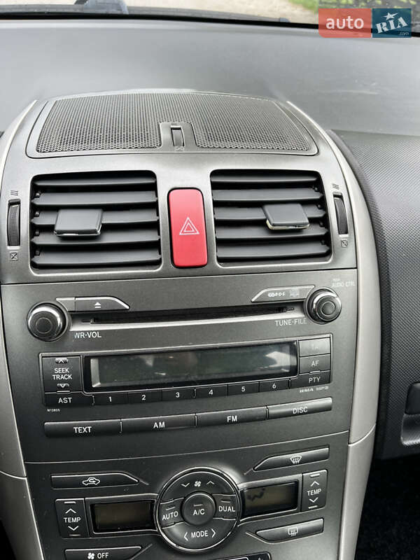Хэтчбек Toyota Auris 2008 в Черновцах