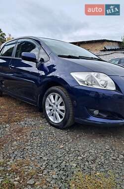 Хэтчбек Toyota Auris 2007 в 