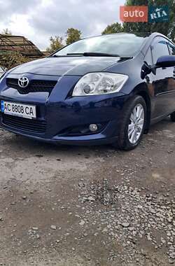 Хэтчбек Toyota Auris 2007 в 