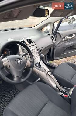 Хэтчбек Toyota Auris 2007 в 