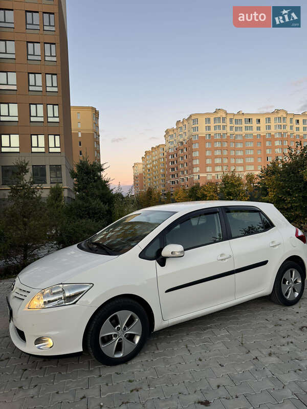 Хэтчбек Toyota Auris 2011 в Киеве