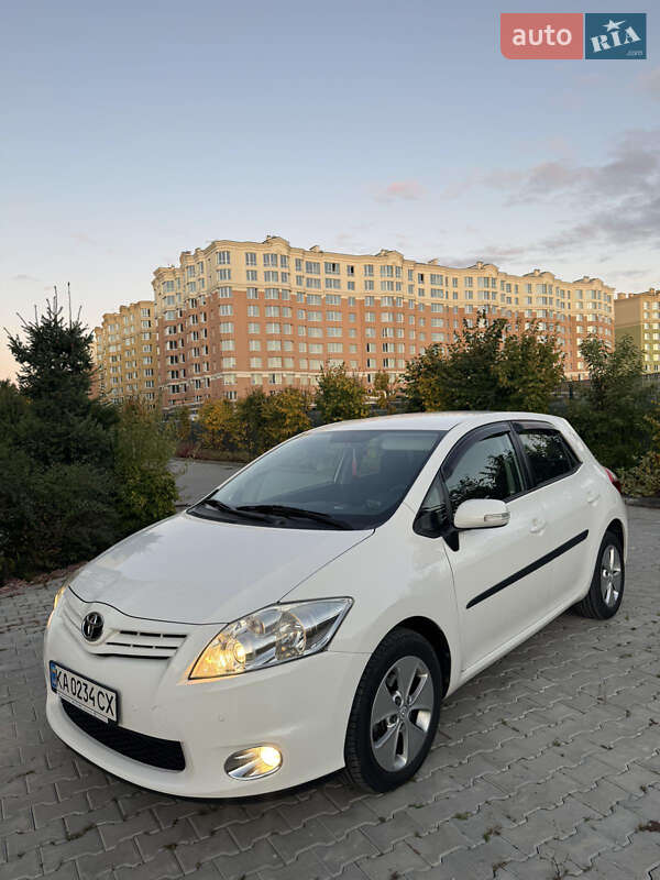 Хэтчбек Toyota Auris 2011 в Киеве