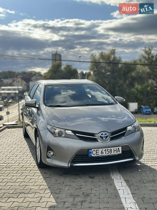 Хэтчбек Toyota Auris 2014 в 