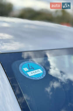Хэтчбек Toyota Auris 2014 в 