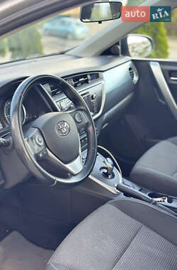 Хэтчбек Toyota Auris 2014 в 