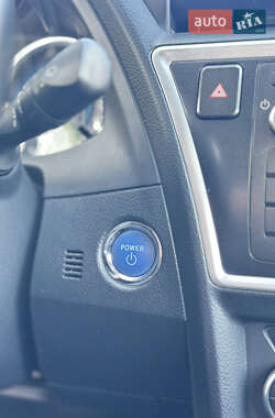 Хэтчбек Toyota Auris 2014 в 