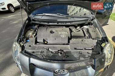 Хэтчбек Toyota Auris 2007 в 