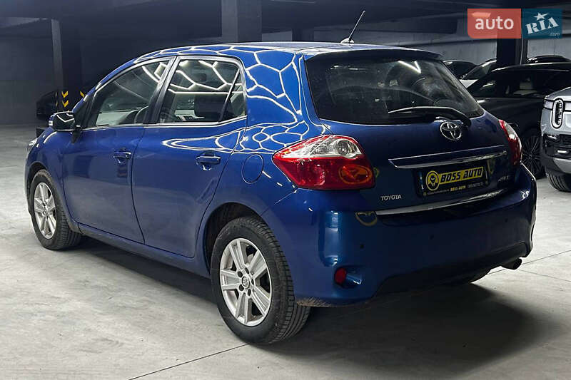 Хэтчбек Toyota Auris 2011 в Черновцах