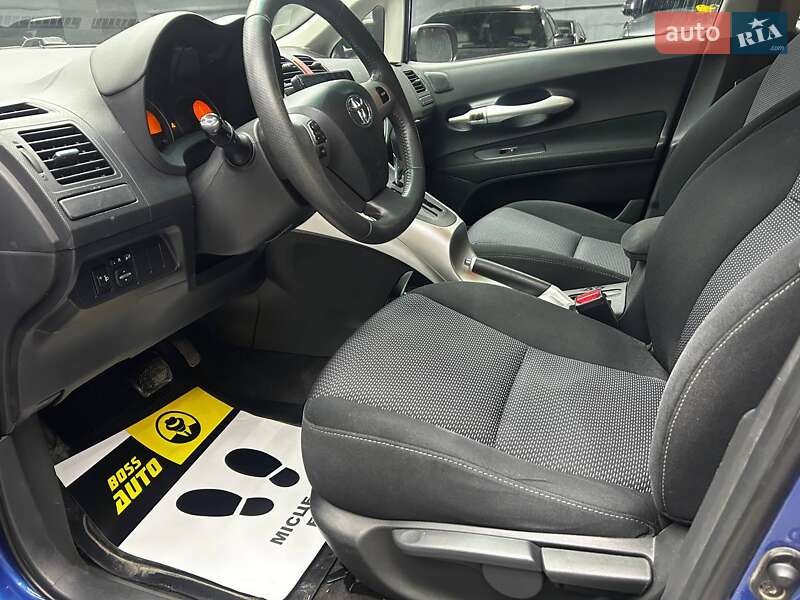 Хэтчбек Toyota Auris 2011 в Черновцах
