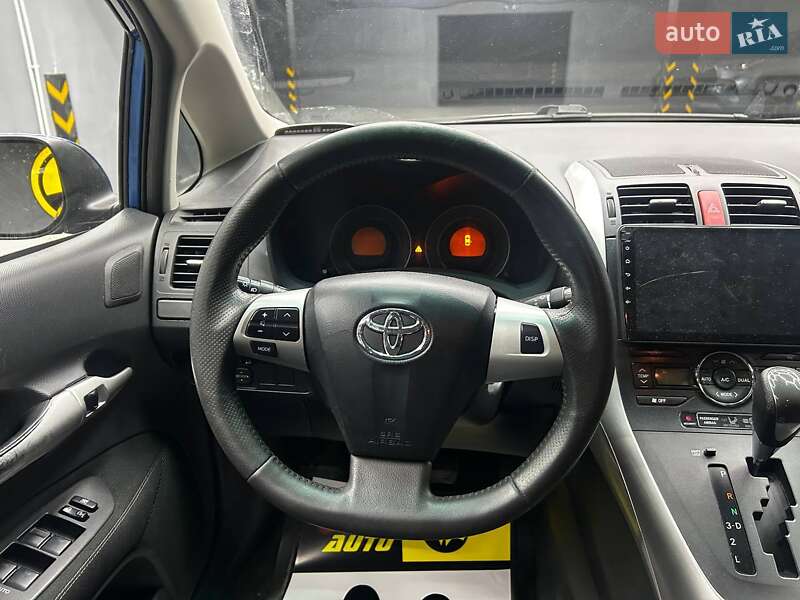Хэтчбек Toyota Auris 2011 в Черновцах