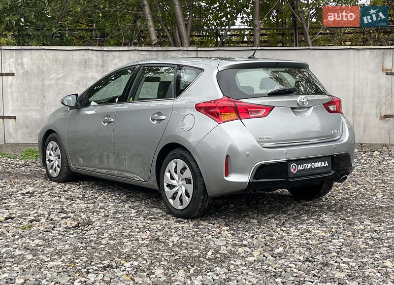 Хэтчбек Toyota Auris 2012 в Киеве