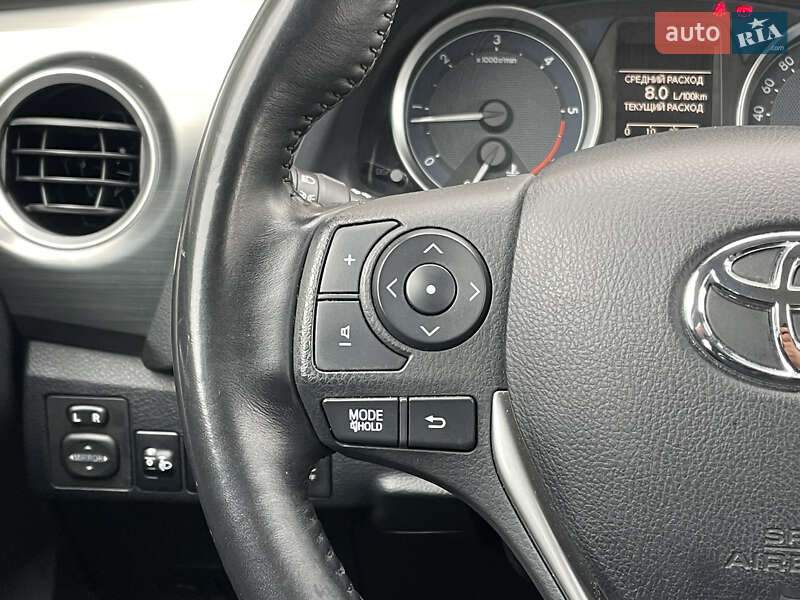 Хэтчбек Toyota Auris 2012 в Киеве