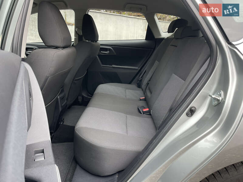 Хэтчбек Toyota Auris 2012 в Киеве