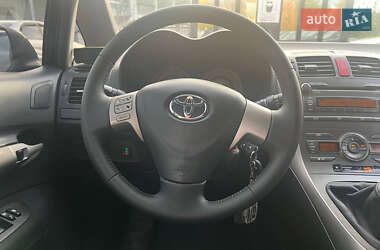 Хэтчбек Toyota Auris 2008 в 