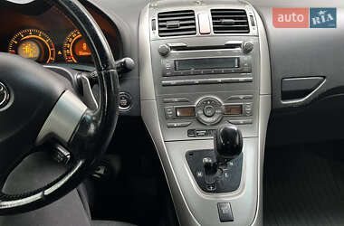 Хэтчбек Toyota Auris 2007 в 
