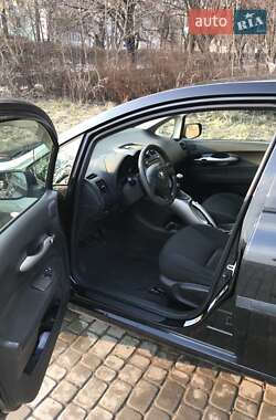 Хэтчбек Toyota Auris 2008 в 