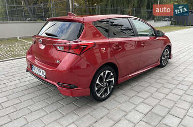 Хэтчбек Toyota Auris 2015 в 