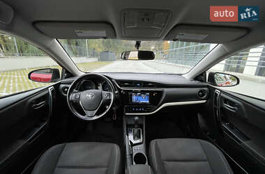 Хэтчбек Toyota Auris 2015 в 