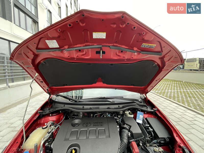 Хэтчбек Toyota Auris 2015 в Ровно