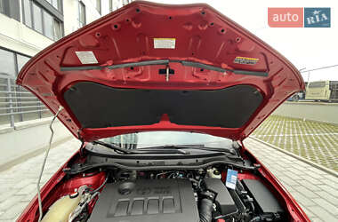 Хэтчбек Toyota Auris 2015 в 