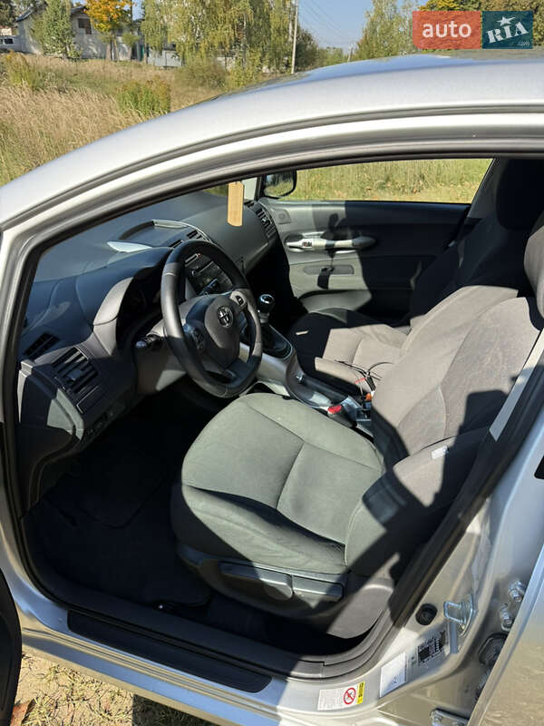 Хэтчбек Toyota Auris 2010 в Ивано-Франково фото 12 Хэтчбек Toyota Auris 2010 в Ивано-Франково