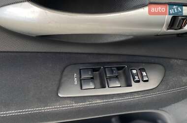 Хэтчбек Toyota Auris 2011 в 