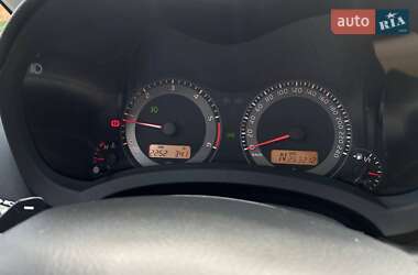 Хэтчбек Toyota Auris 2011 в 