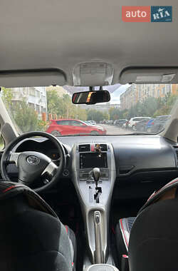 Хэтчбек Toyota Auris 2009 в 