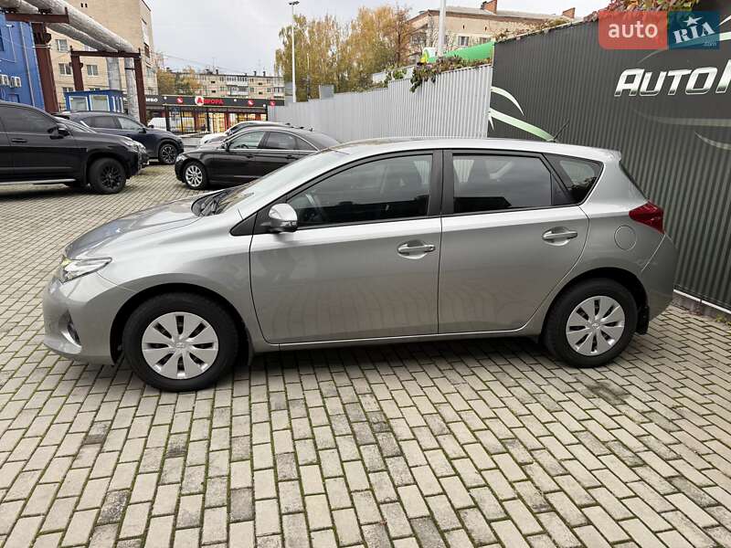 Хэтчбек Toyota Auris 2014 в Виннице