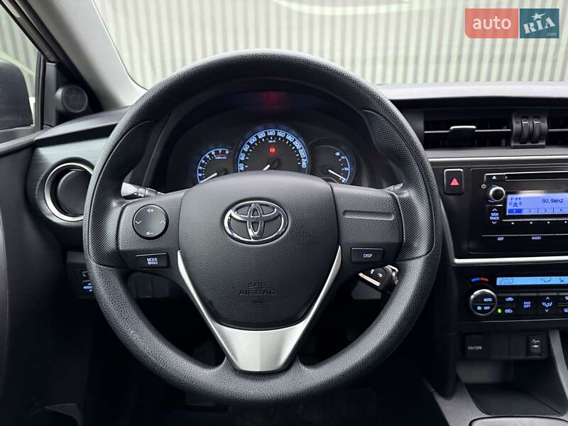 Хэтчбек Toyota Auris 2014 в Виннице