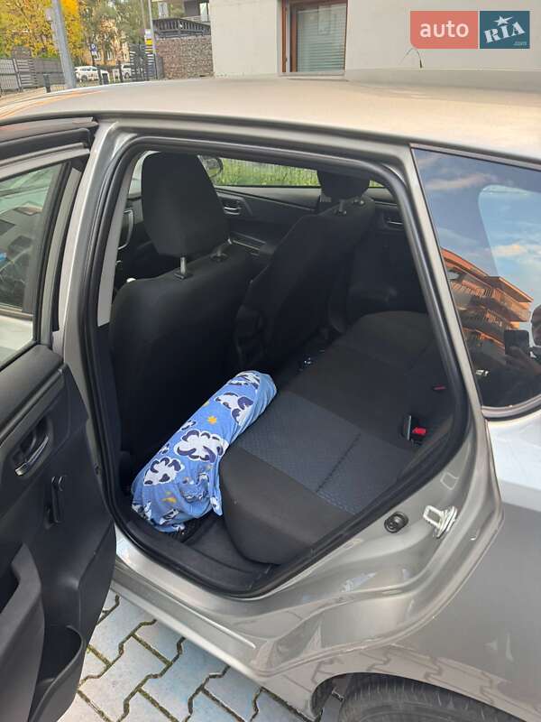 Хэтчбек Toyota Auris 2013 в Львове