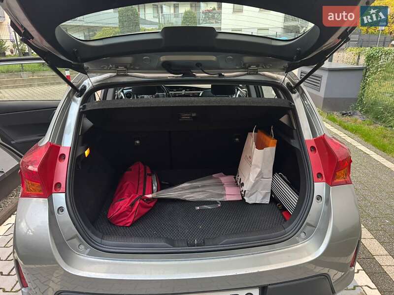 Хэтчбек Toyota Auris 2013 в Львове