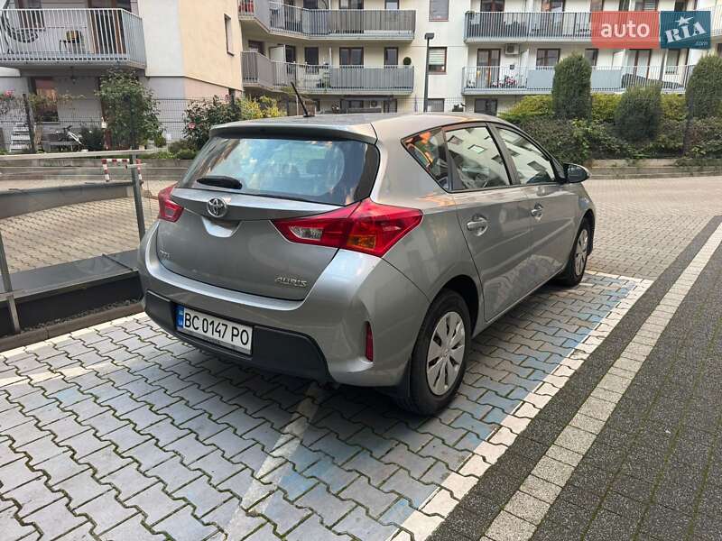 Хэтчбек Toyota Auris 2013 в Львове
