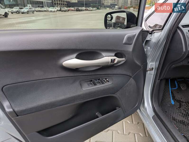 Хэтчбек Toyota Auris 2008 в Киеве