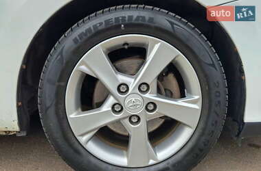 Хэтчбек Toyota Auris 2011 в 