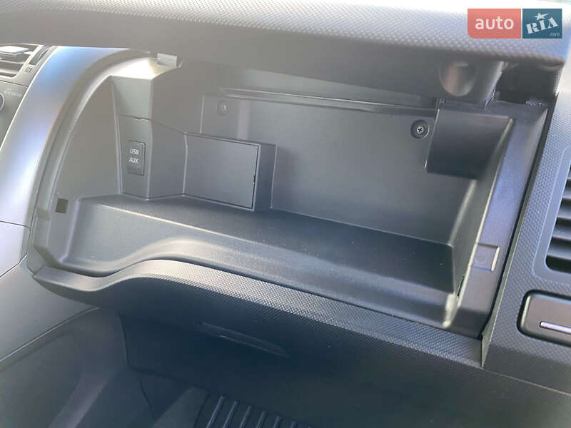 Хэтчбек Toyota Auris 2011 в Ровно фото 20 Хэтчбек Toyota Auris 2011 в Ровно