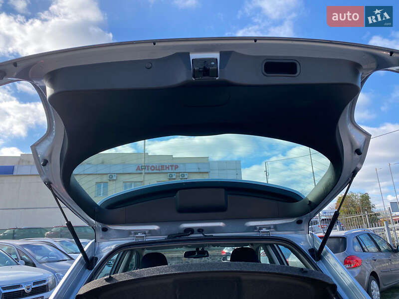 Хэтчбек Toyota Auris 2011 в Ровно фото 47 Хэтчбек Toyota Auris 2011 в Ровно