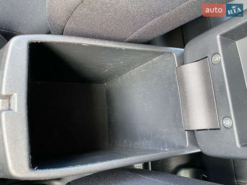 Хэтчбек Toyota Auris 2011 в Ровно фото 57 Хэтчбек Toyota Auris 2011 в Ровно