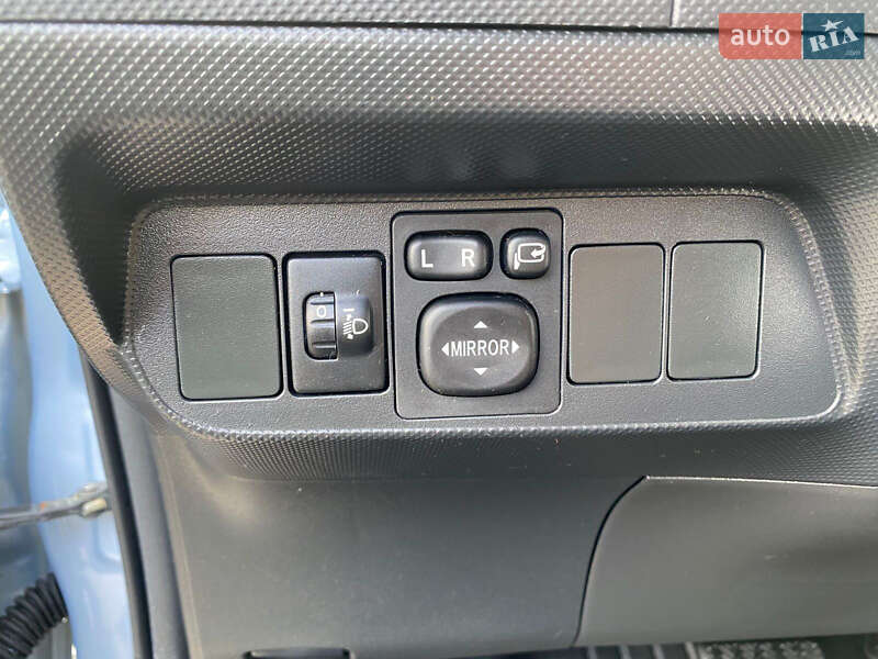 Хэтчбек Toyota Auris 2011 в Ровно фото 83 Хэтчбек Toyota Auris 2011 в Ровно