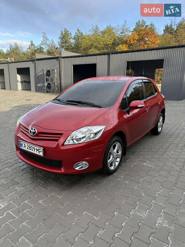 Хэтчбек Toyota Auris 2012 в Киеве