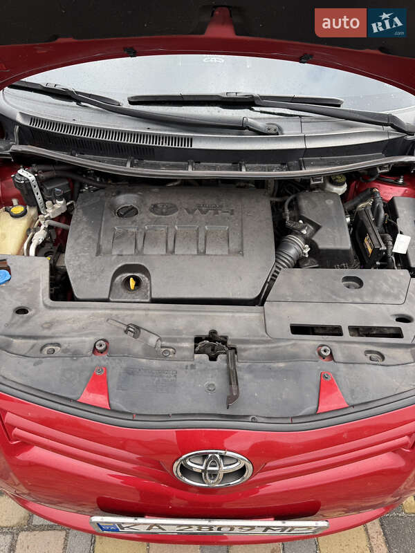 Хэтчбек Toyota Auris 2012 в Киеве