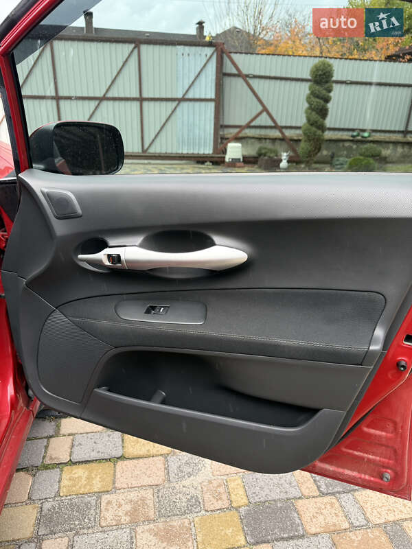 Хэтчбек Toyota Auris 2012 в Киеве