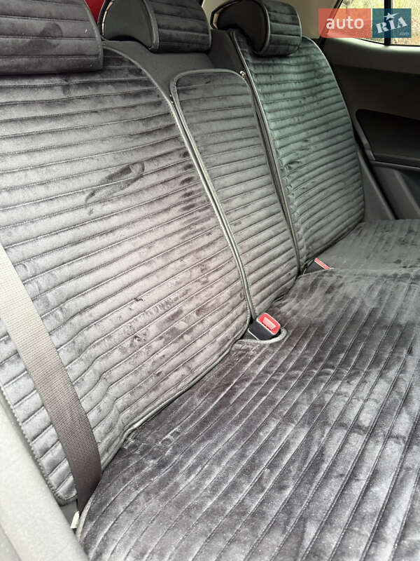 Хэтчбек Toyota Auris 2012 в Киеве